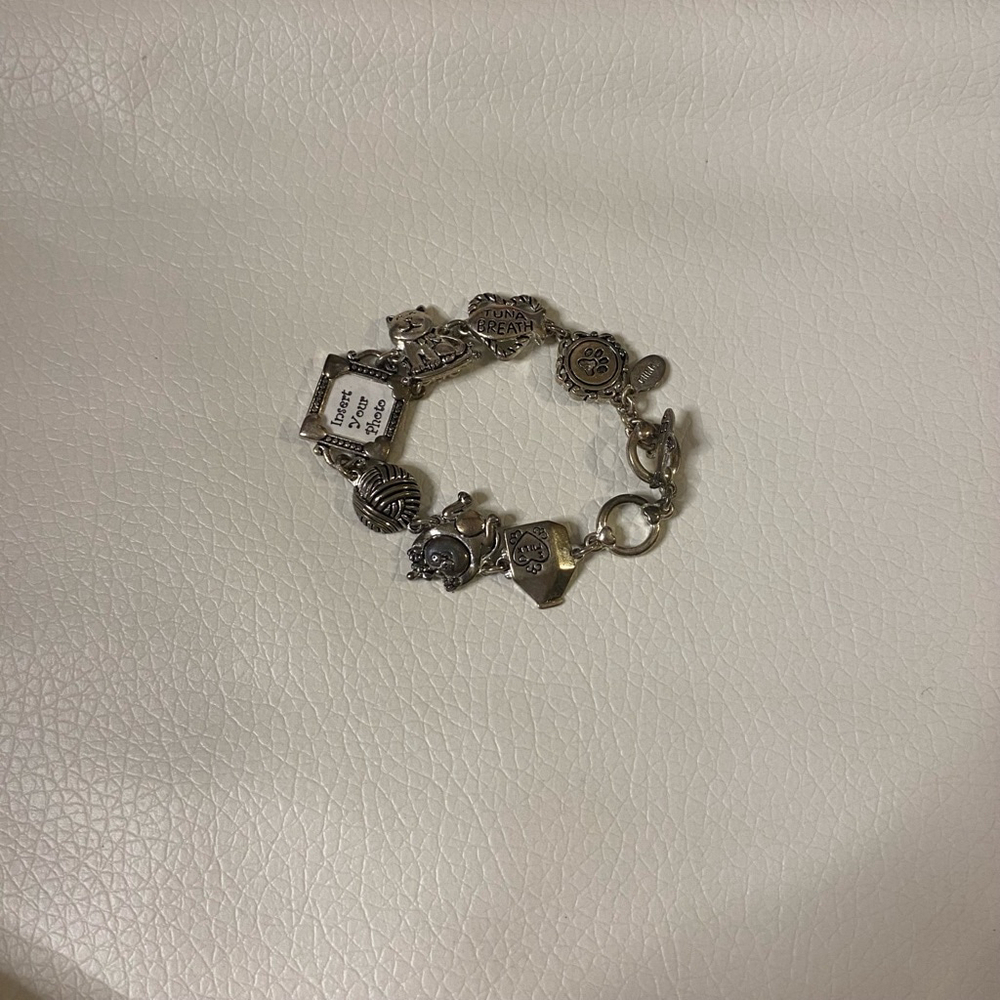 Cookie Lee Silver tone Cat Themed Charm Bracelet Toggle Close 7"